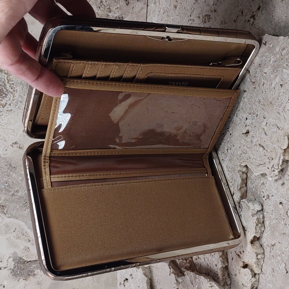 Hananel Full Frame Croc Embossed Faux Leather Wallet/Clutch - Picture 8 of 10